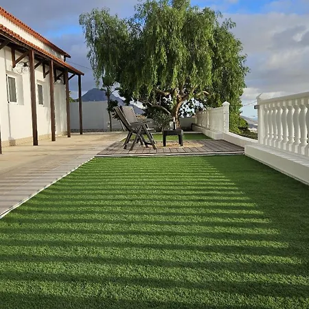 Cool 4-bedroom With Sea Views Villa