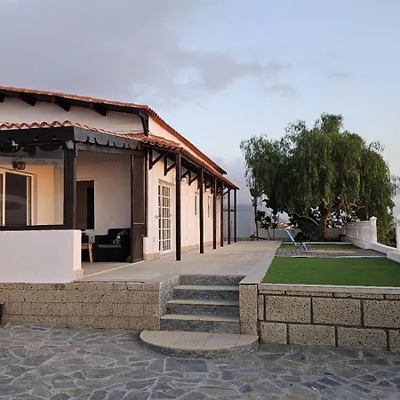 Cool 4-bedroom With Sea Views