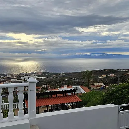 Cool 4-bedroom With Sea Views Villa Tijoco de Abajo