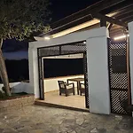Cool 4-bedroom With Sea Views *