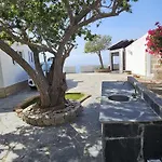 Cool 4-bedroom With Sea Views *