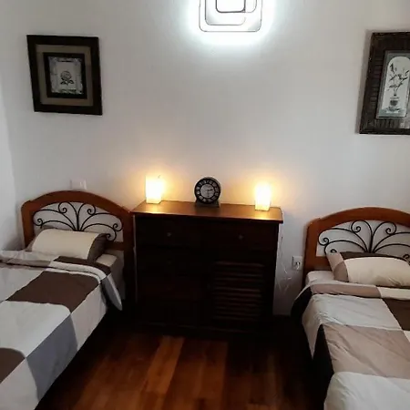 Cool 4-bedroom With Sea Views