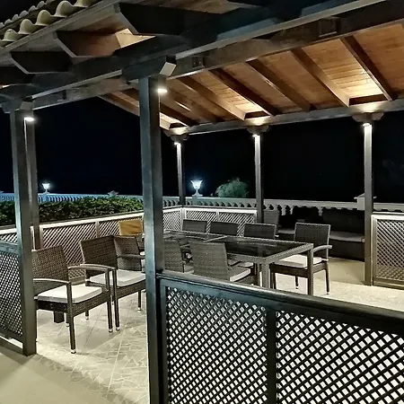Cool 4-bedroom With Sea Views Villa