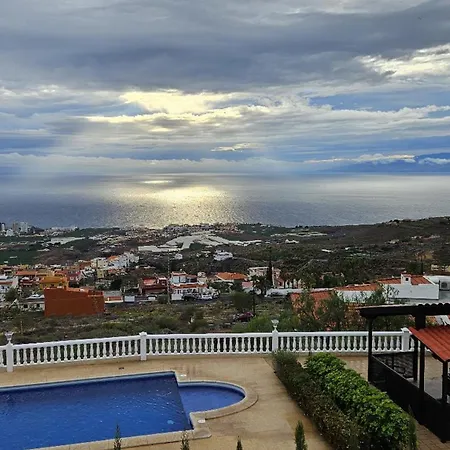 Cool 4-bedroom With Sea Views Villa Tijoco de Abajo