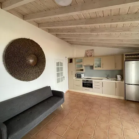 Cool 4-bedroom With Sea Views