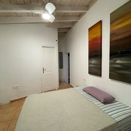 Cool 4-bedroom With Sea Views