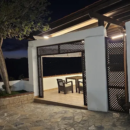 4-bedroom With Cool Sea Views *
