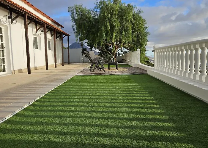 וילה Cool 4-bedroom With Sea Views