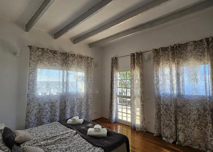 Villa Cool 4-bedroom With Sea Views *