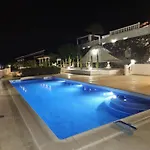 Cool 4-bedroom With Sea Views *