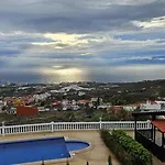 Cool 4-bedroom With Sea Views *