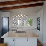 Cool 4-bedroom With Sea Views