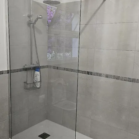 Cool 4-bedroom With Sea Views Vila