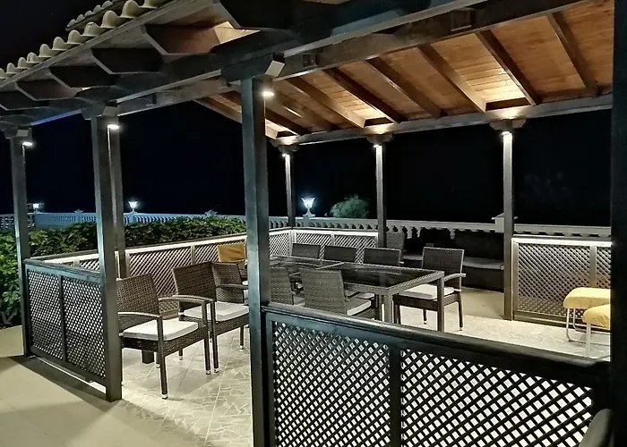 Cool 4-bedroom With Sea Views Villa Tijoco de Abajo