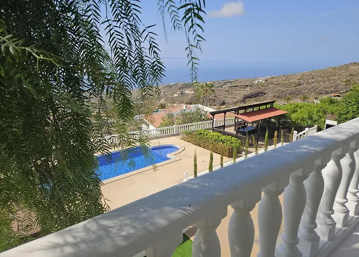 וילה Cool 4-bedroom With Sea Views *
