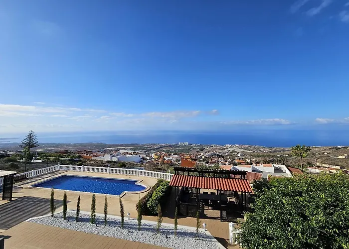 Cool 4-bedroom With Sea Views Villa