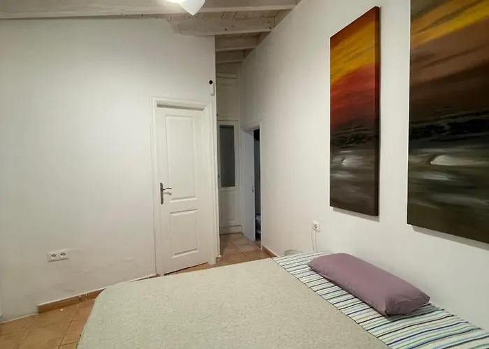 Cool 4-bedroom With Sea Views