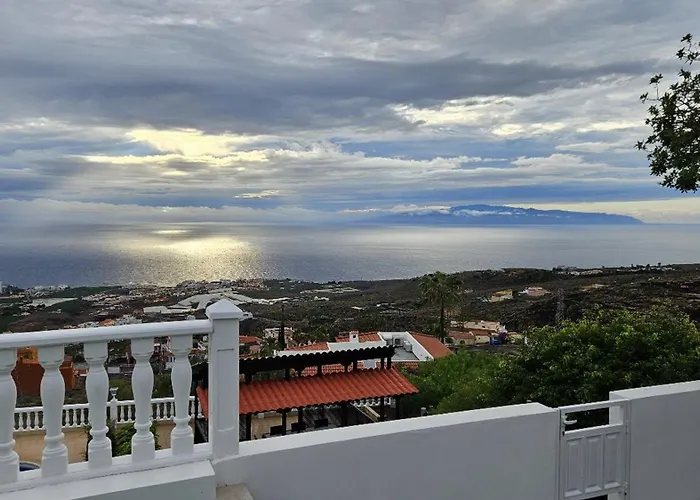 Cool 4-bedroom With Sea Views Villa Tijoco de Abajo