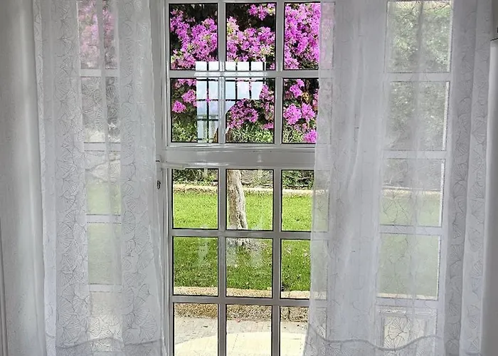 Cool 4-bedroom With Sea Views Villa