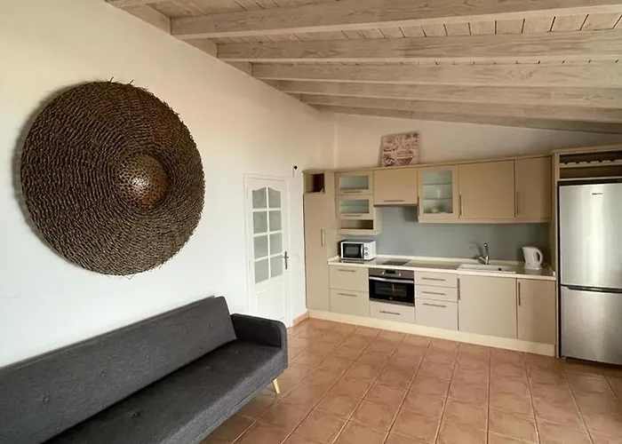 Cool 4-bedroom With Sea Views Villa *